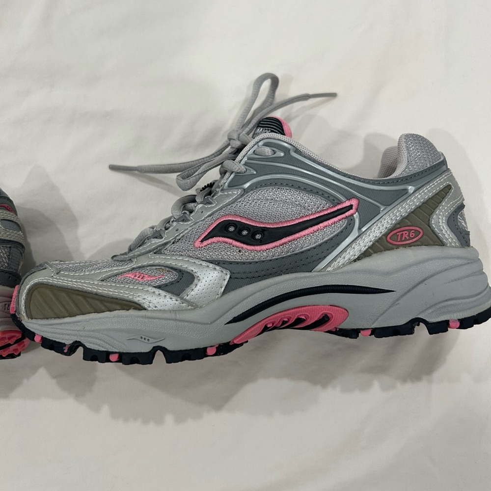 Saucony Women's Athletic Shoes in Gray and Pink size 6